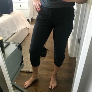 ATHLETA WORKOUT JOGGER/CAPRI